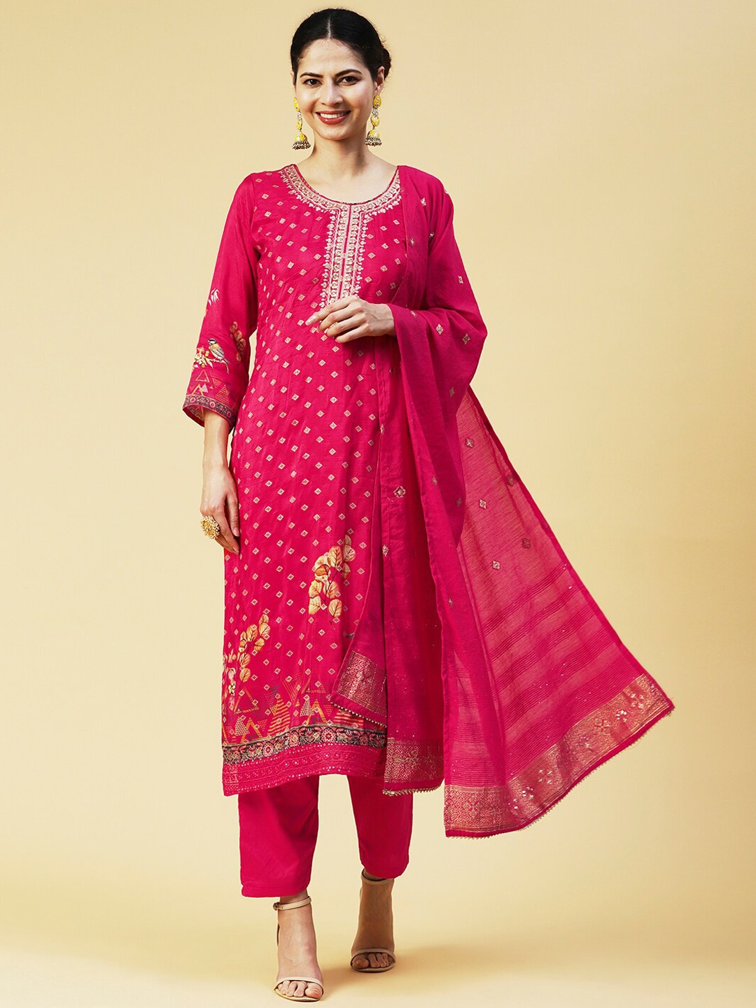 

FASHOR Women Fuchsia Floral Printed Kurta with Trousers & With Dupatta