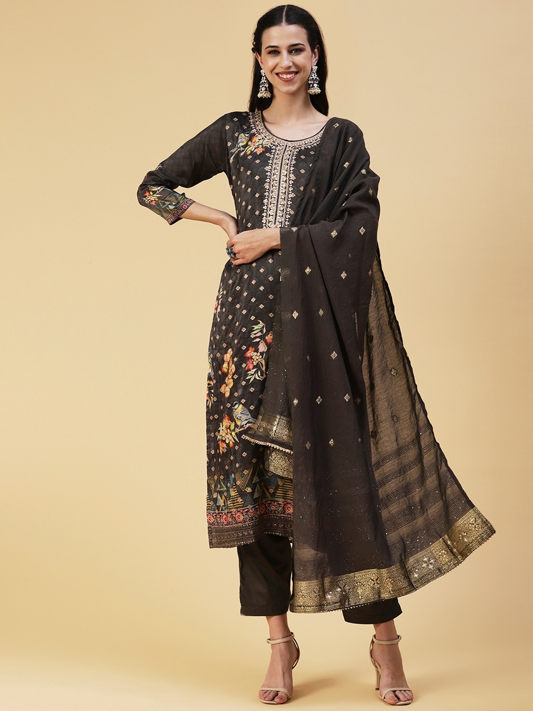 

FASHOR Women Grey Floral Printed Kurta with Trousers & With Dupatta