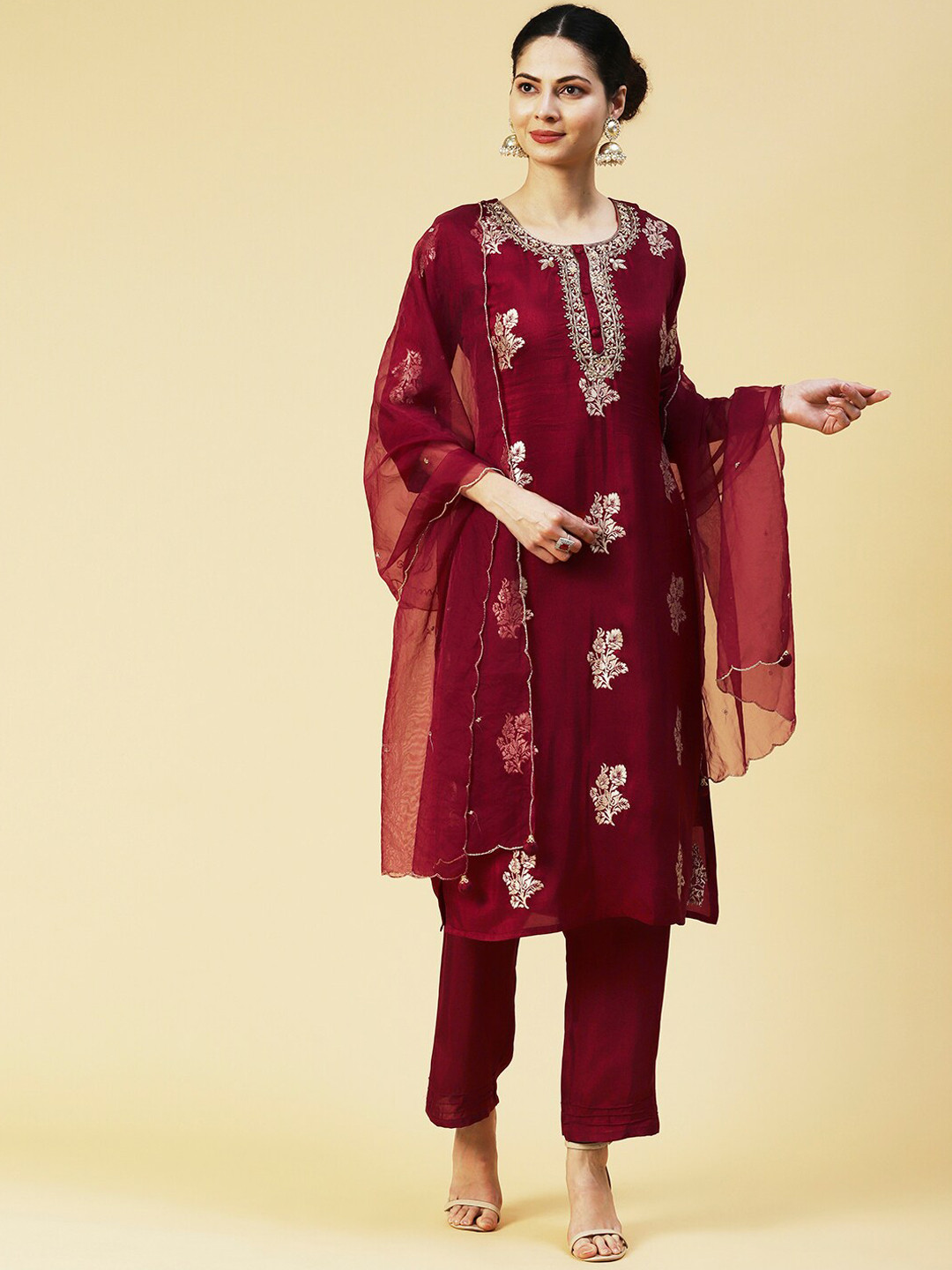 

FASHOR Women Floral Printed Kurta with Trousers & Dupatta, Maroon