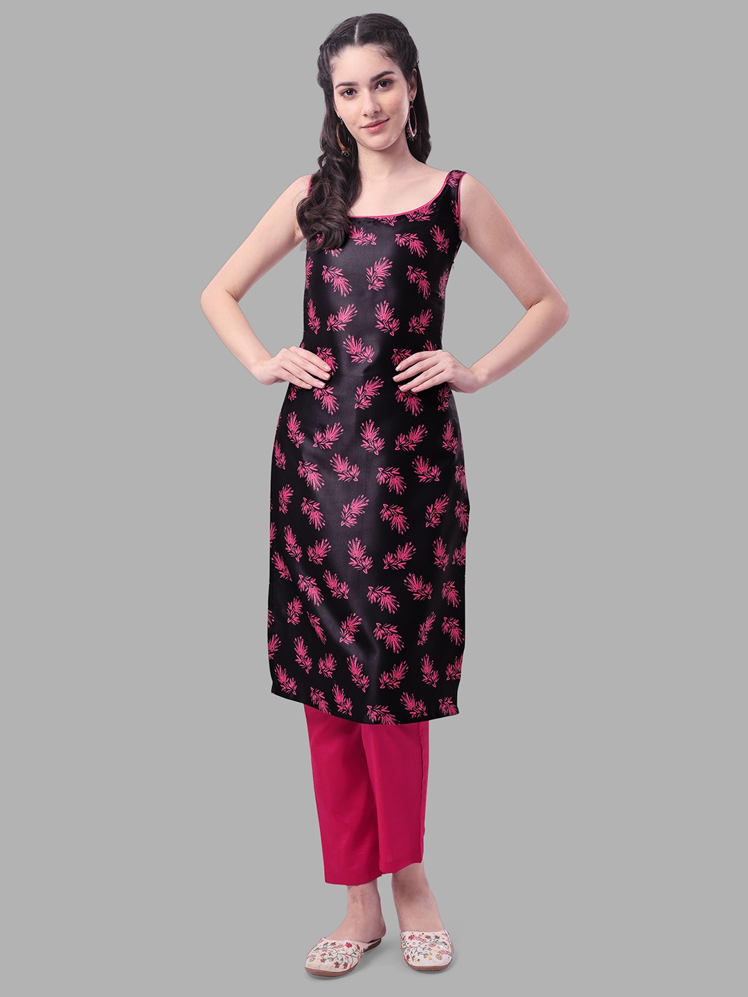 

ASPORA Women Floral Printed Kurta with Trousers, Black