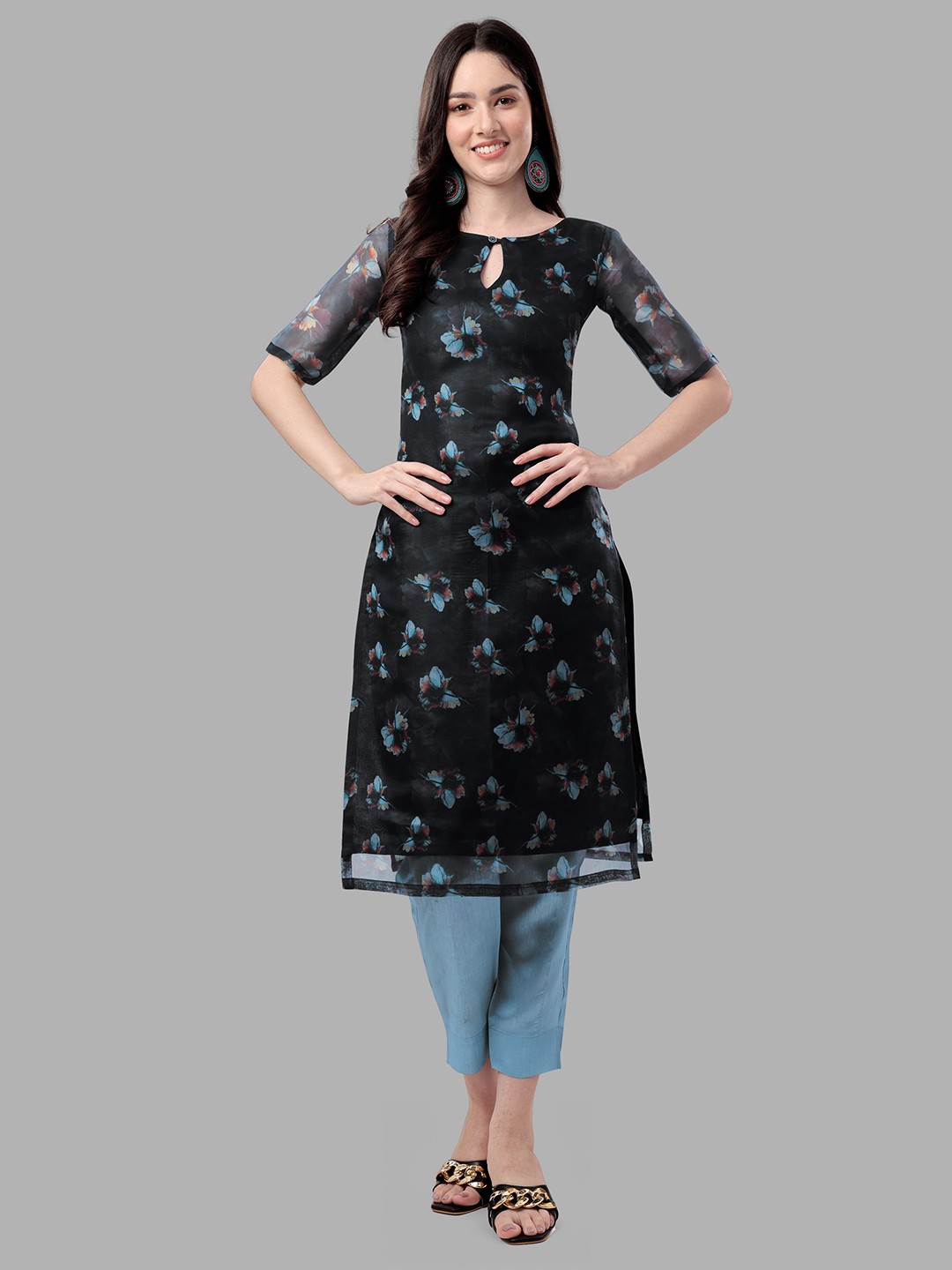 

ASPORA Women Floral Printed Kurta with Trousers, Black