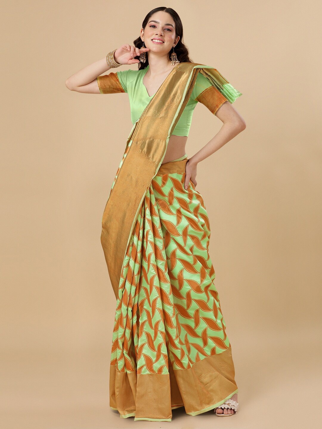 

BESUCHER Woven Design Zari Bordered Kanjeevaram Saree, Green