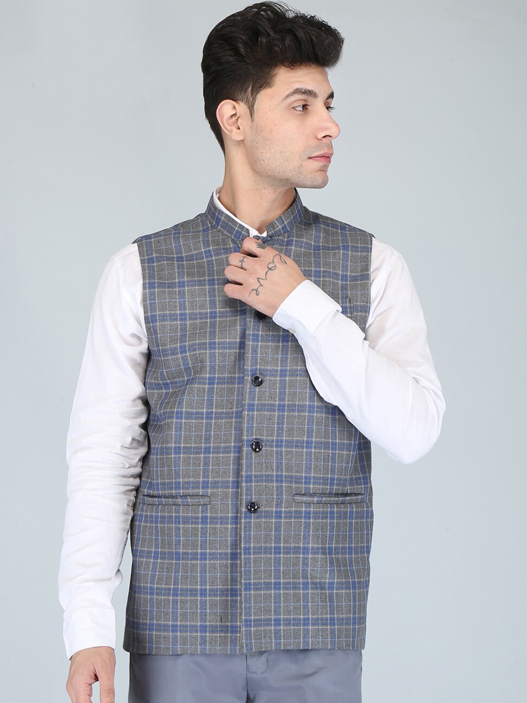 

UNCRAZY Men Checked Woven Nehru Jacket, Grey