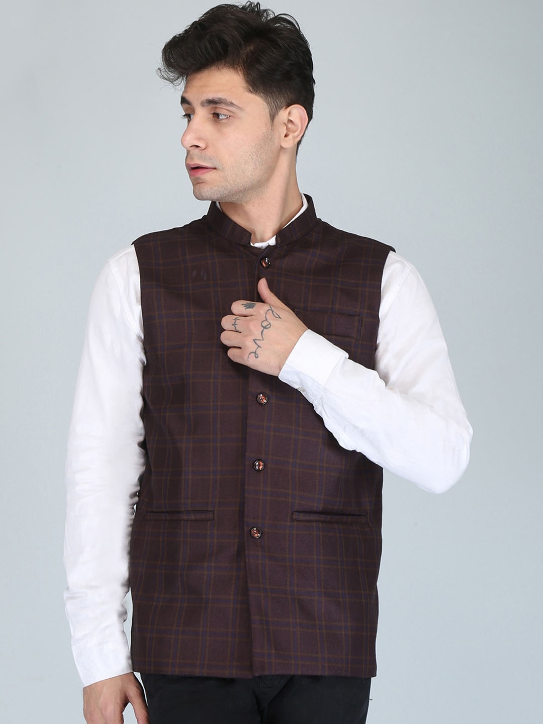 

UNCRAZY Men Checked Woven Nehru Jacket, Maroon