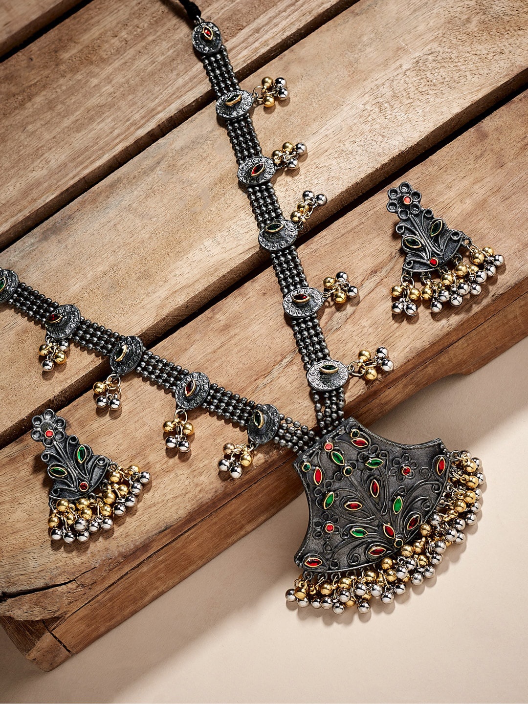 

ATIBELLE Silver-Plated Stone-Studded & Pearl Beaded Jewellery Set