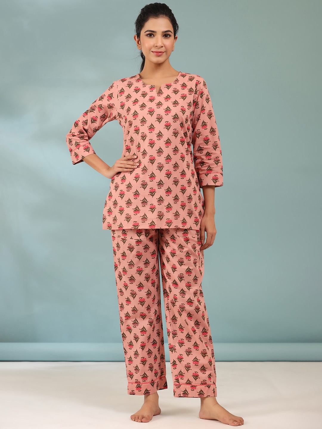 

Rain & Rainbow Women Printed Pure Cotton Night suit, Peach