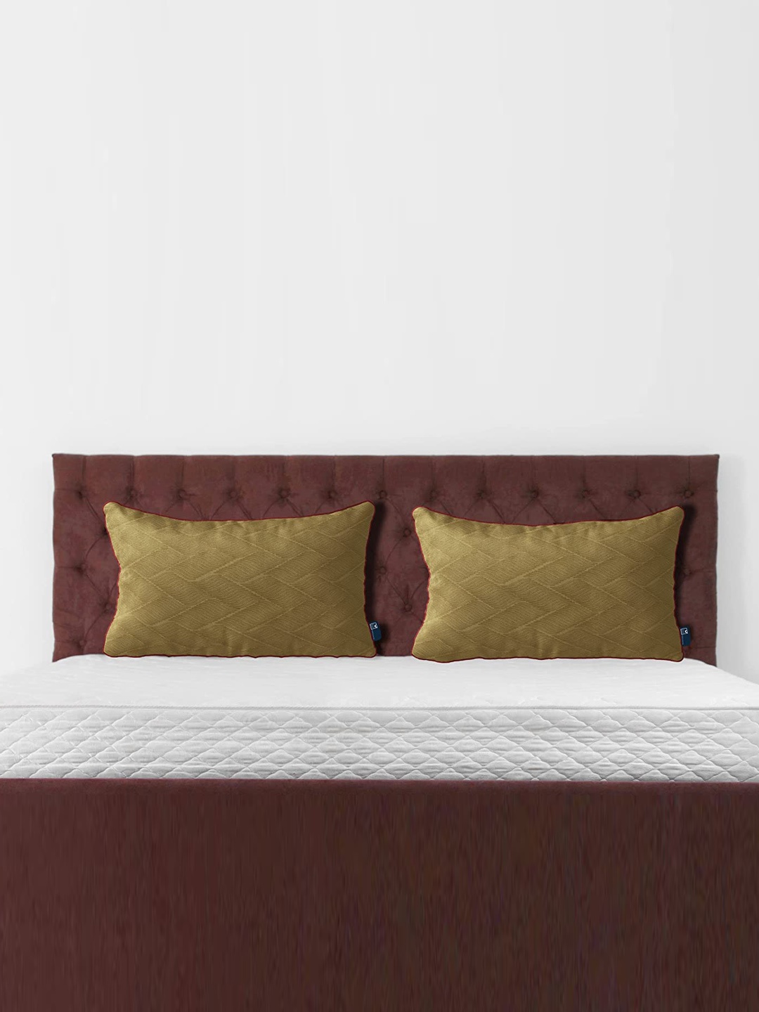 

THE WOOD WHITE Set Of 2 Gold-Coloured Printed Pillows