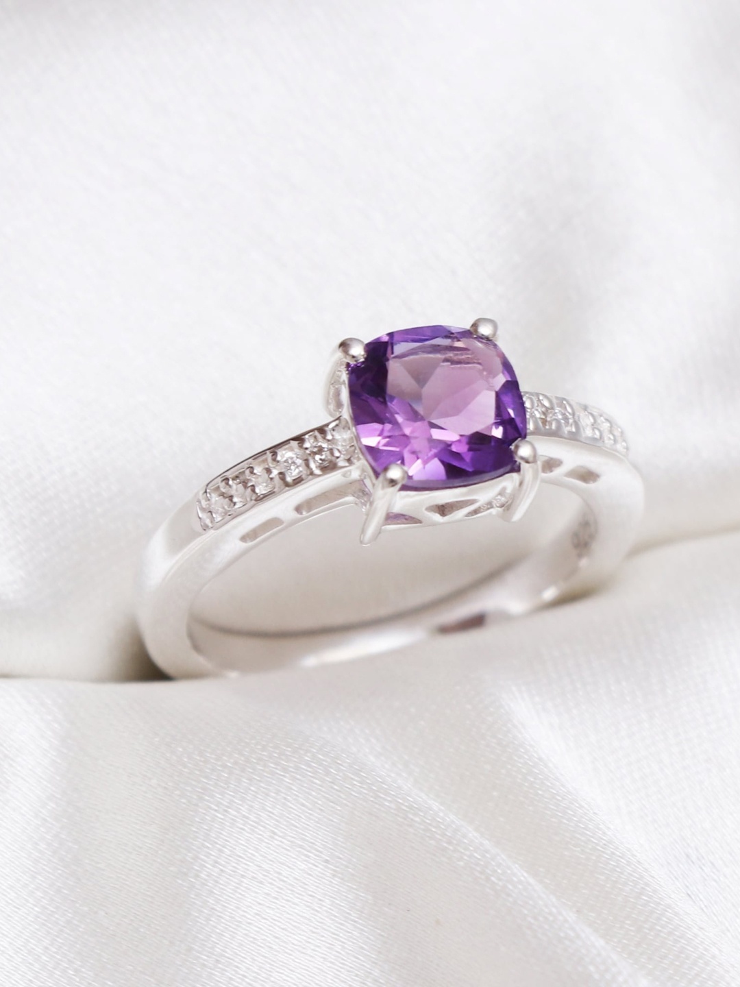 

HIFLYER JEWELS Sterling Silver Stone-Studded Finger Ring, Purple