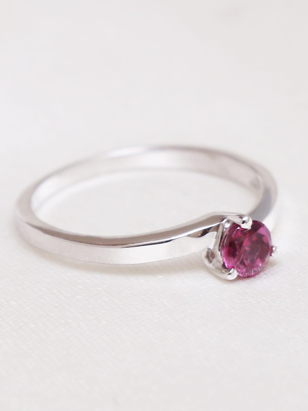 

HIFLYER JEWELS Sterling Silver Stone-Studded Finger Ring, Red