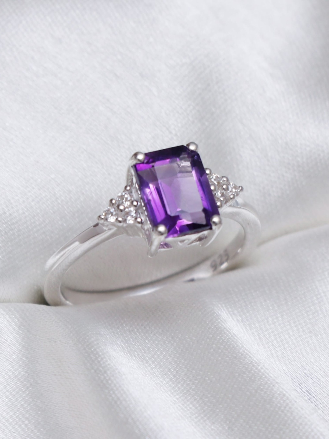 

HIFLYER JEWELS 92.5 Sterling Silver Amethyst Stone Studded Antique Finger Ring