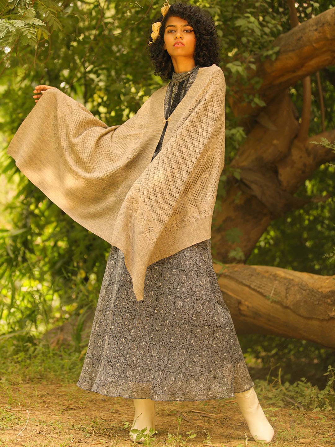 

KHALEEJ Women Asymmetric Closure Longline Poncho, Na