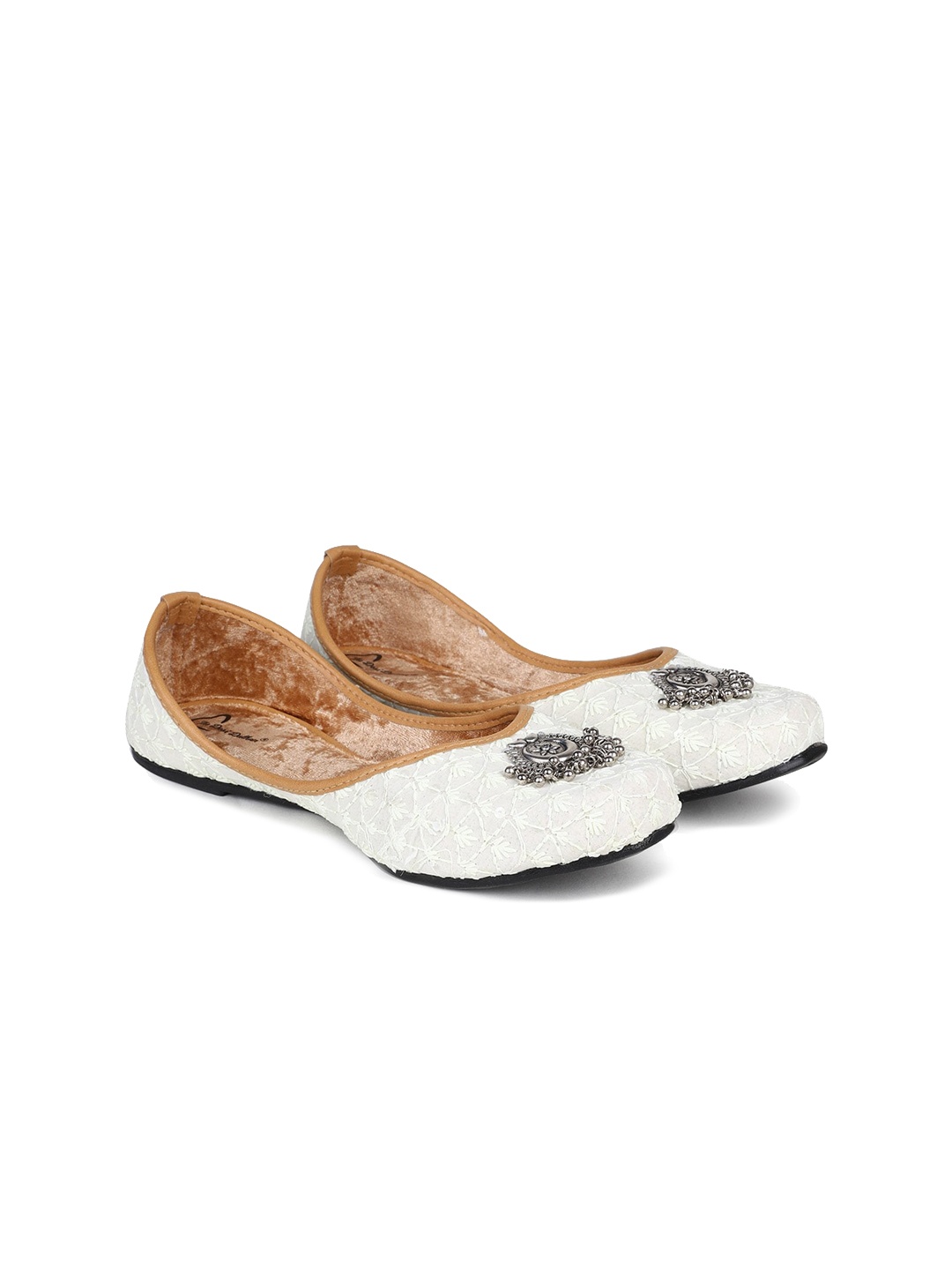 

The Desi Dulhan Women Embellished Ethnic Mojaris Flats, Cream
