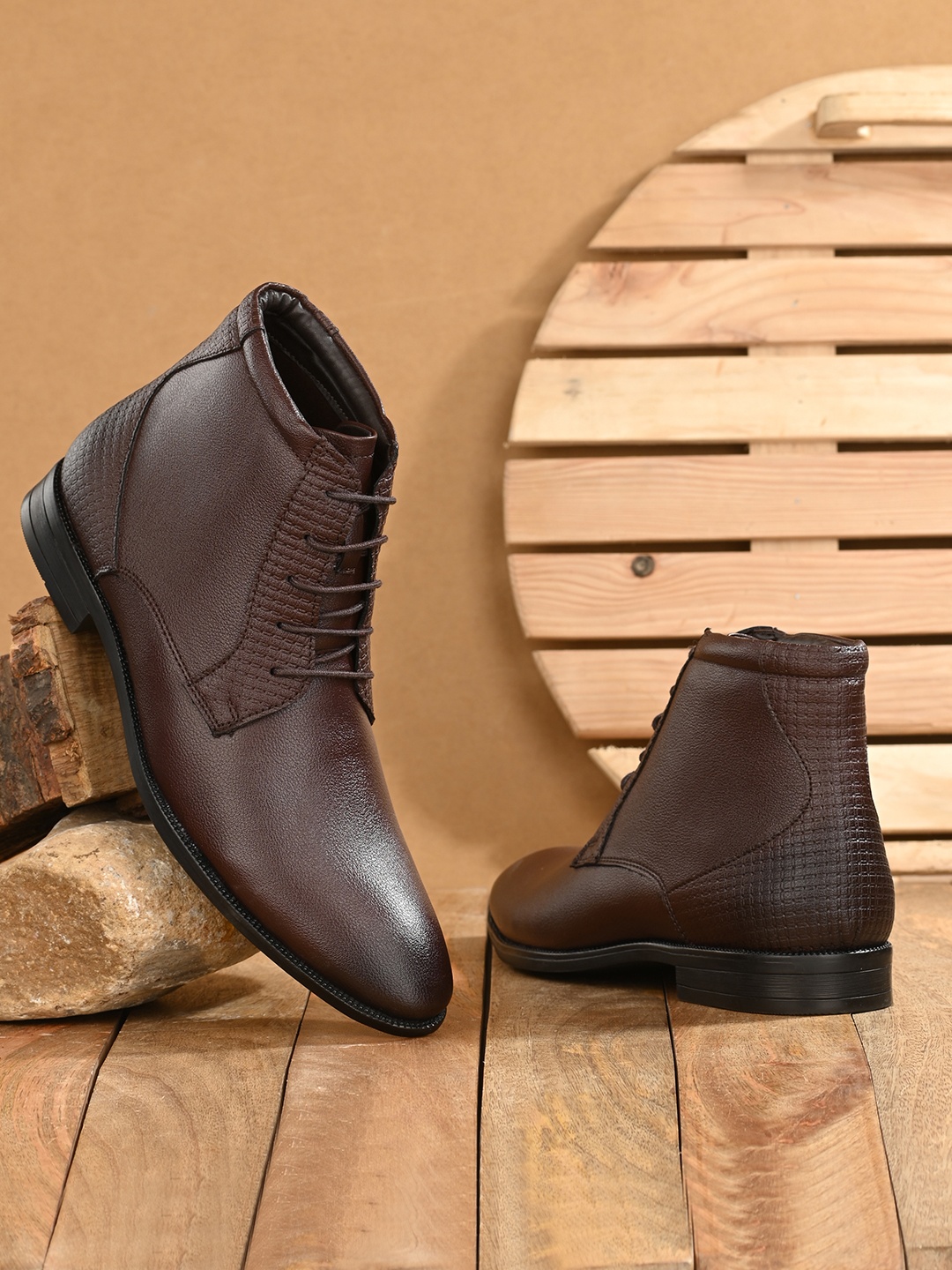 

UNDERROUTE Men Textured Mid-Top Derby Boots, Brown