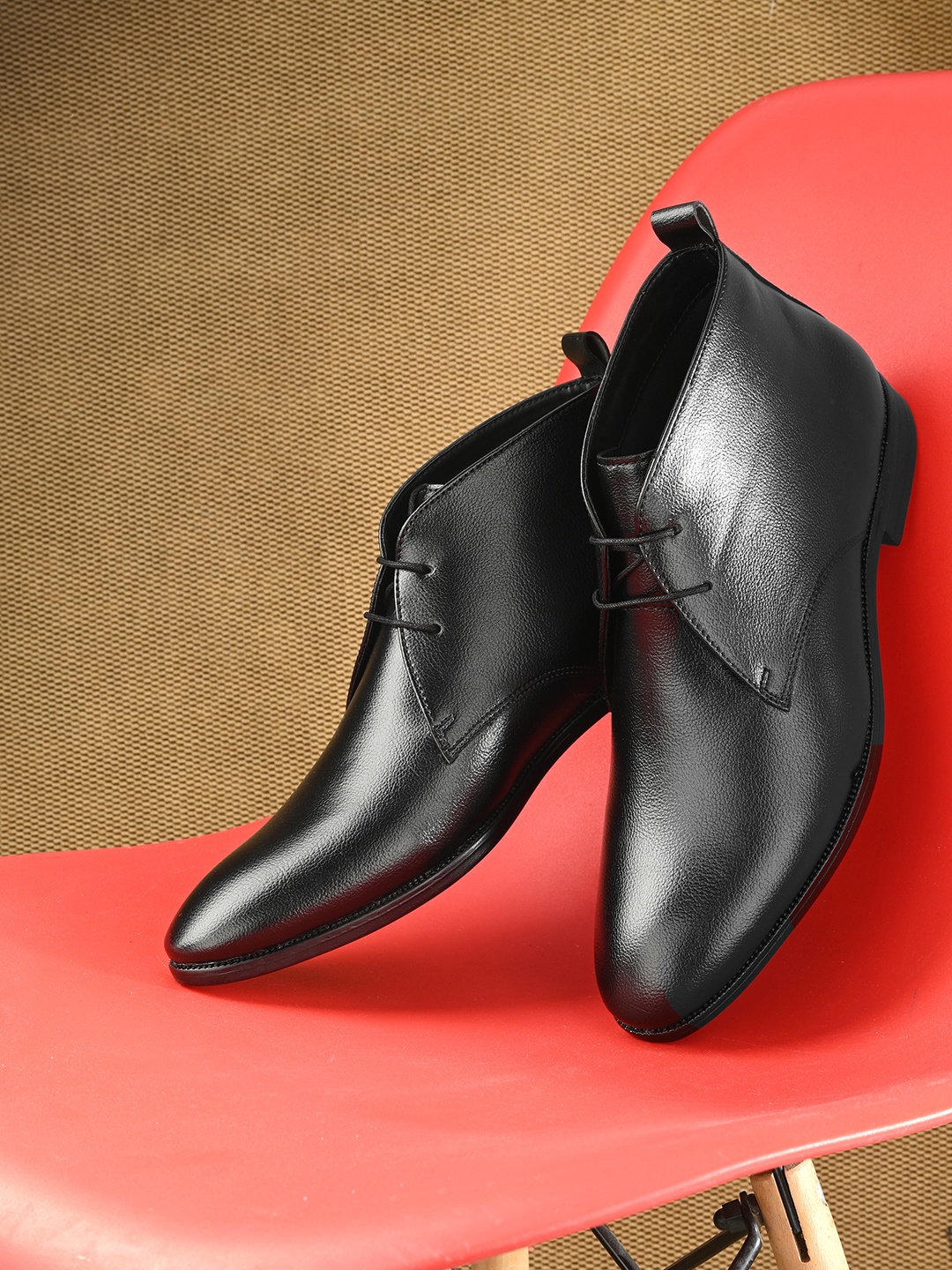 

UNDERROUTE Men Textured Mid-Top Derby Boots, Black