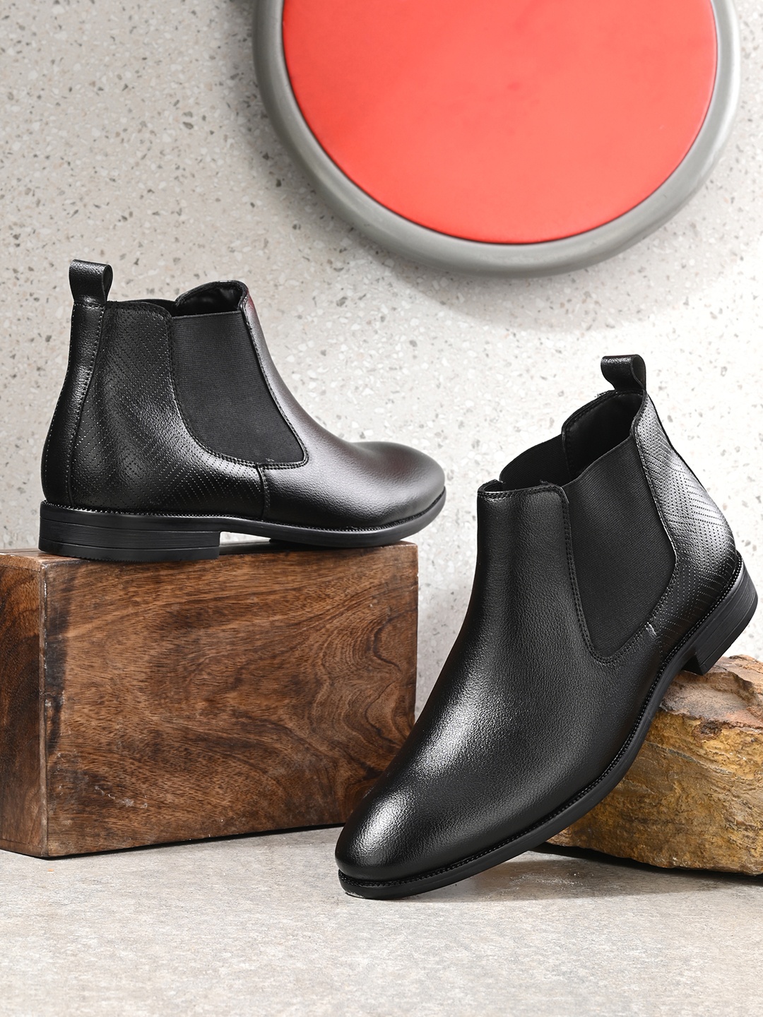

UNDERROUTE Men Textured Mid-Top Chelsea Boots, Black