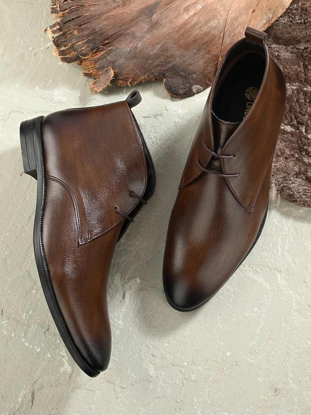 

UNDERROUTE Men Textured Mid-Top Derby Boots, Brown