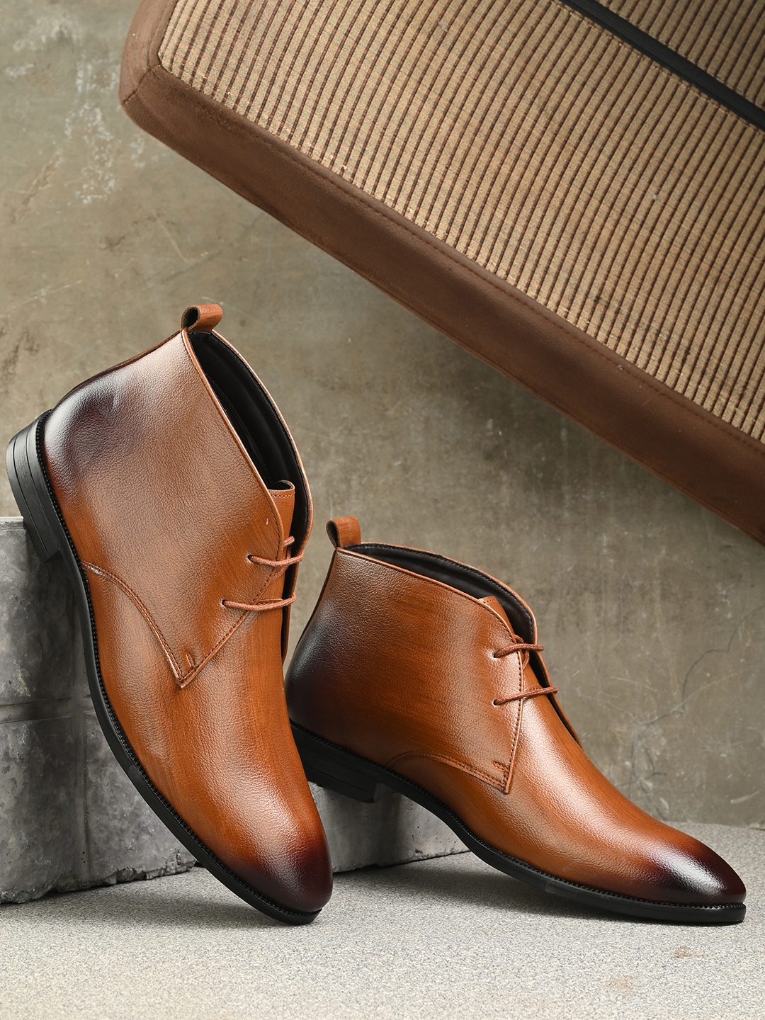 

UNDERROUTE Men Textured Mid-Top Derby Boots, Brown