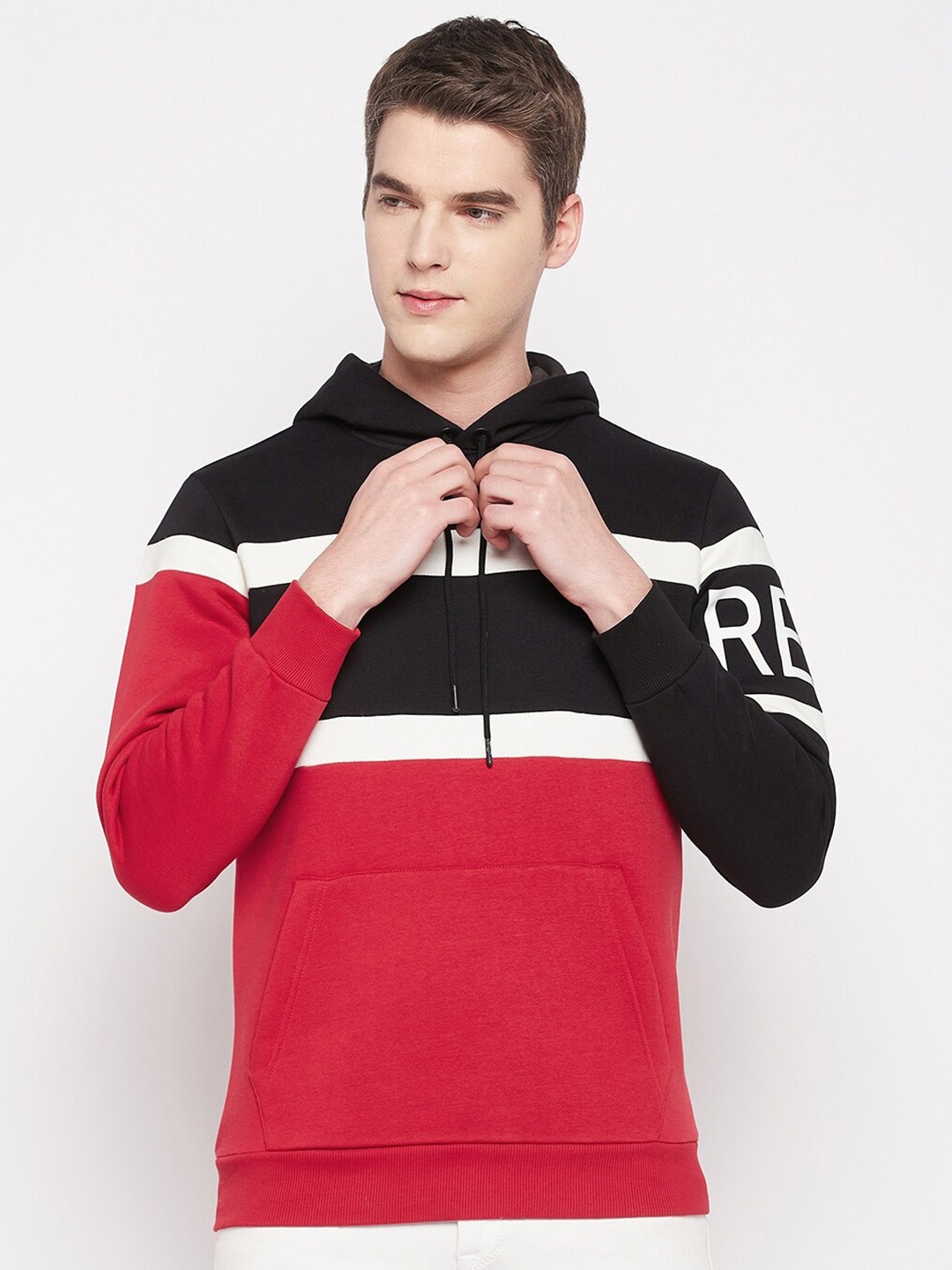 

QUBIC Men Colourblocked Hooded Pullover Sweatshirt, Red
