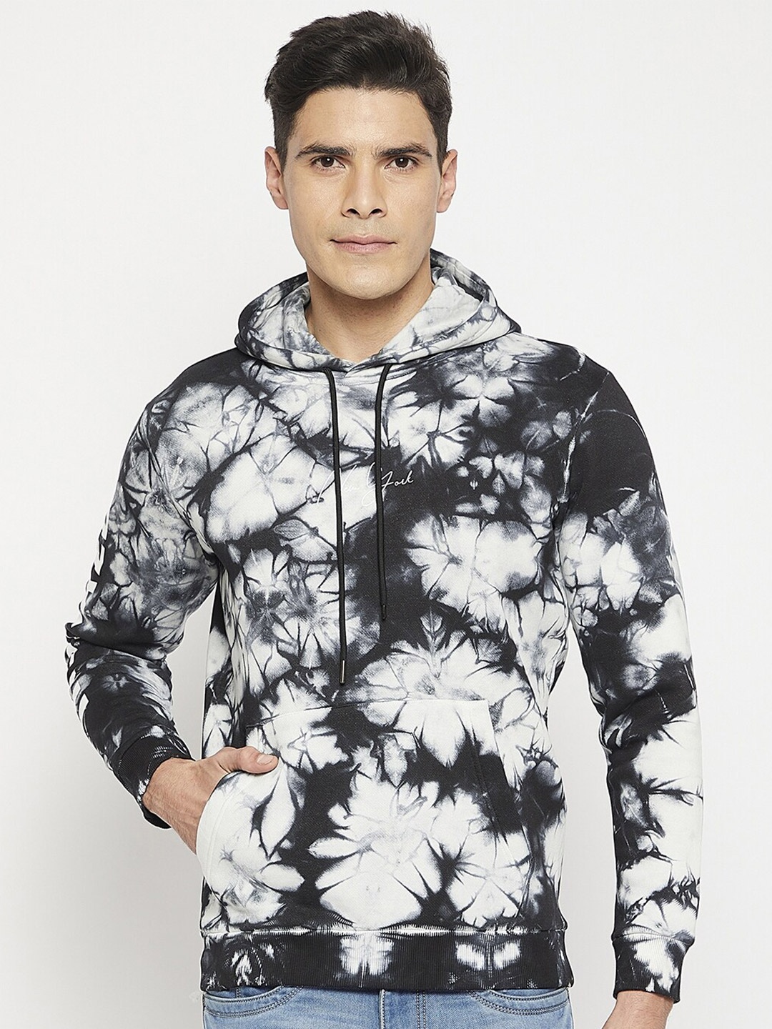 

QUBIC Men Abstract Printed Hooded Pullover Sweatshirt, Black