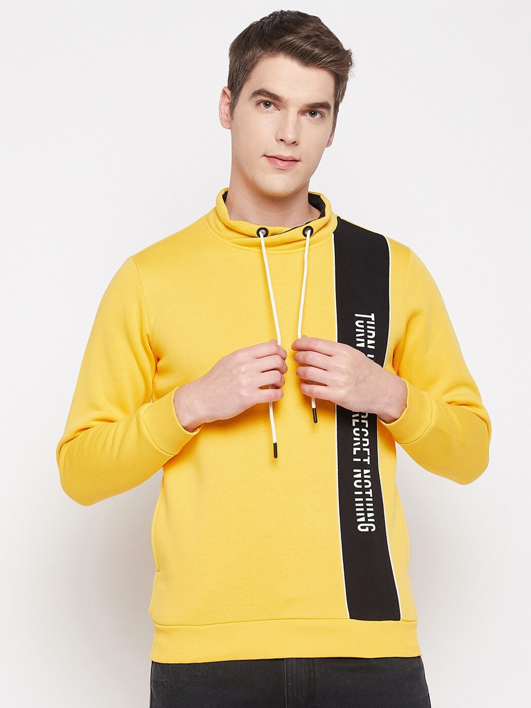 

QUBIC Men Colourblocked Mock Collar Pullover Sweatshirt, Yellow