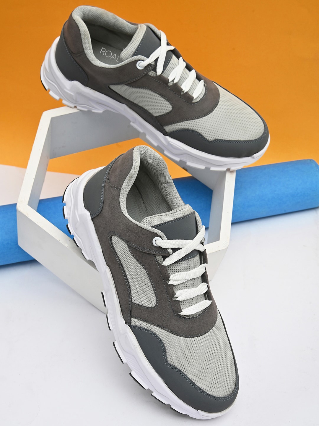

Roadster Men Colourblocked Lightweight Sneakers, Grey
