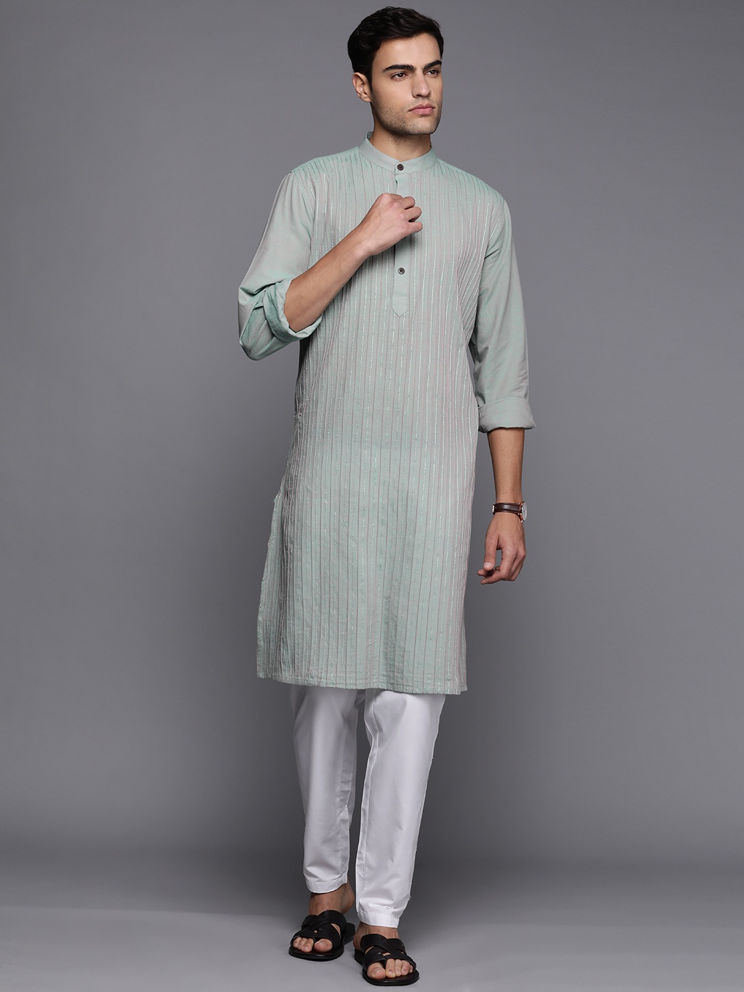 

Fabindia Dual-Toned Pure Cotton Pintucks Slim Fit Straight Kurta, Green