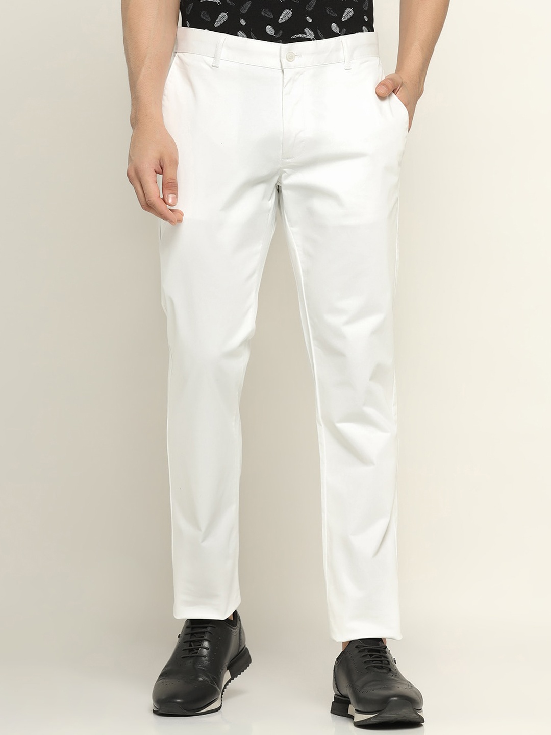 

Blackberrys Men Solid Low-Rise Slim Fit Chinos, White
