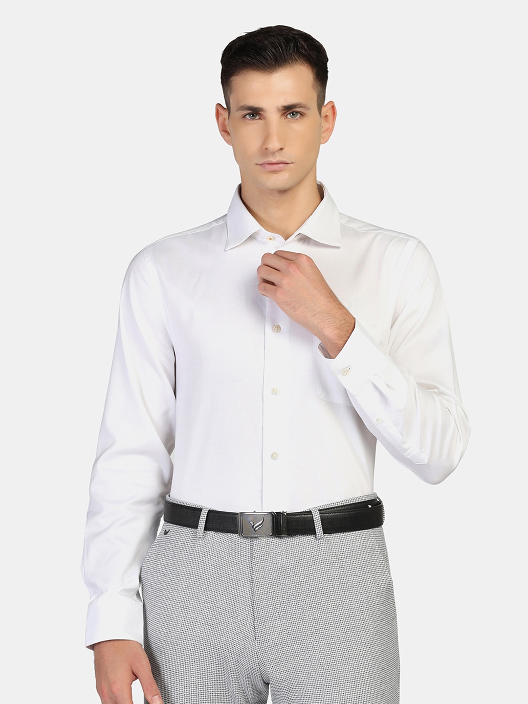 

Blackberrys Men White Slim Fit Formal Shirt