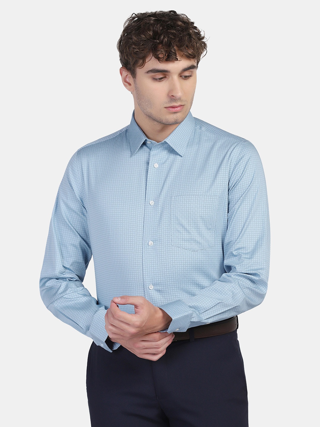 

Blackberrys Men Slim Fit Textured Self Design Pure Cotton Formal Shirt, Blue