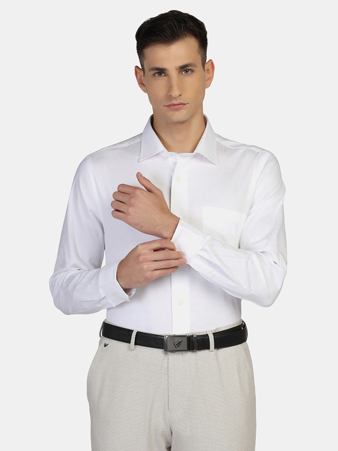 

Blackberrys Men White Slim Fit Formal Shirt