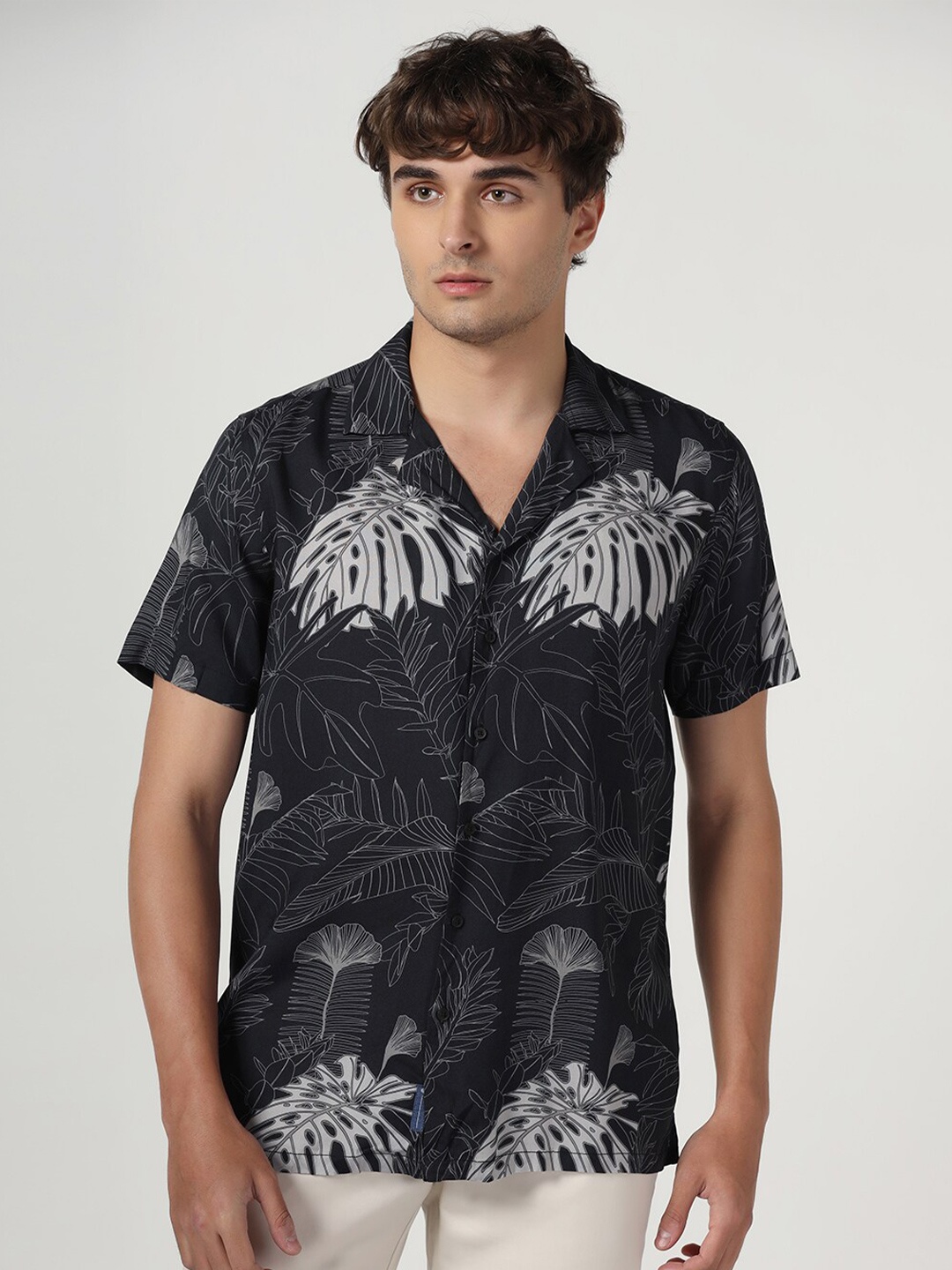

Blackberrys Men Black Slim Fit Floral Printed Casual Shirt