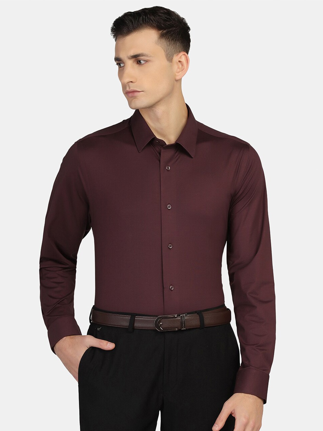 

Blackberrys Men Solid Cotton Slim Fit Formal Shirt, Burgundy