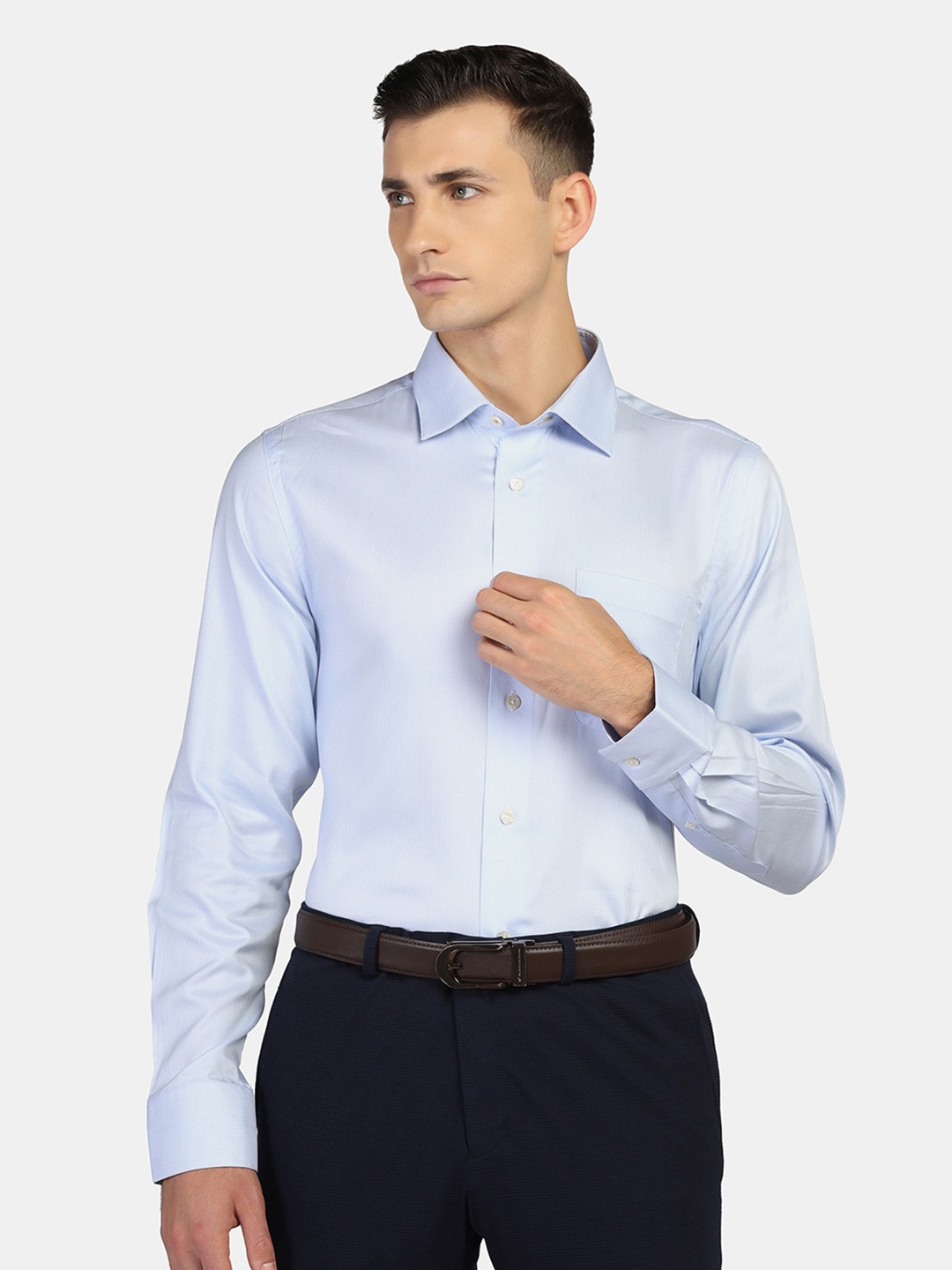 

Blackberrys Men India Slim Fit Temp Tech Formal Shirt, Blue