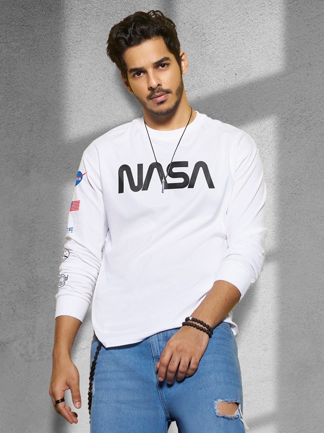 

Bewakoof Men NASA Badge Typography Oversized T-shirt, White
