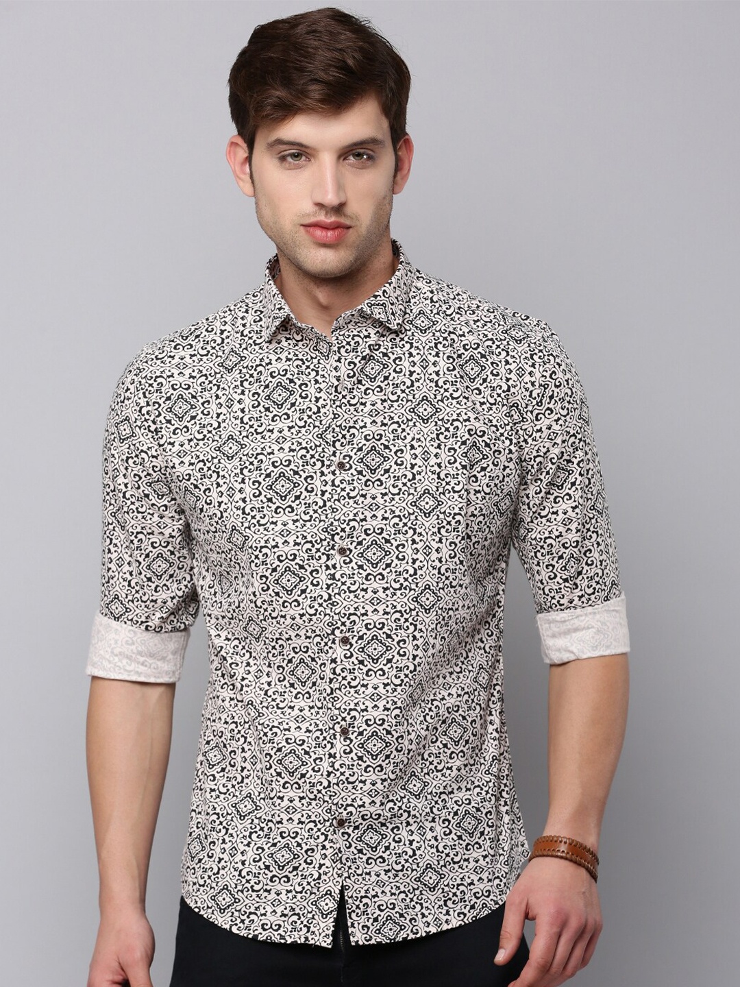 

SHOWOFF Men Printed Spread Collar Casual Cotton Shirt, Cream