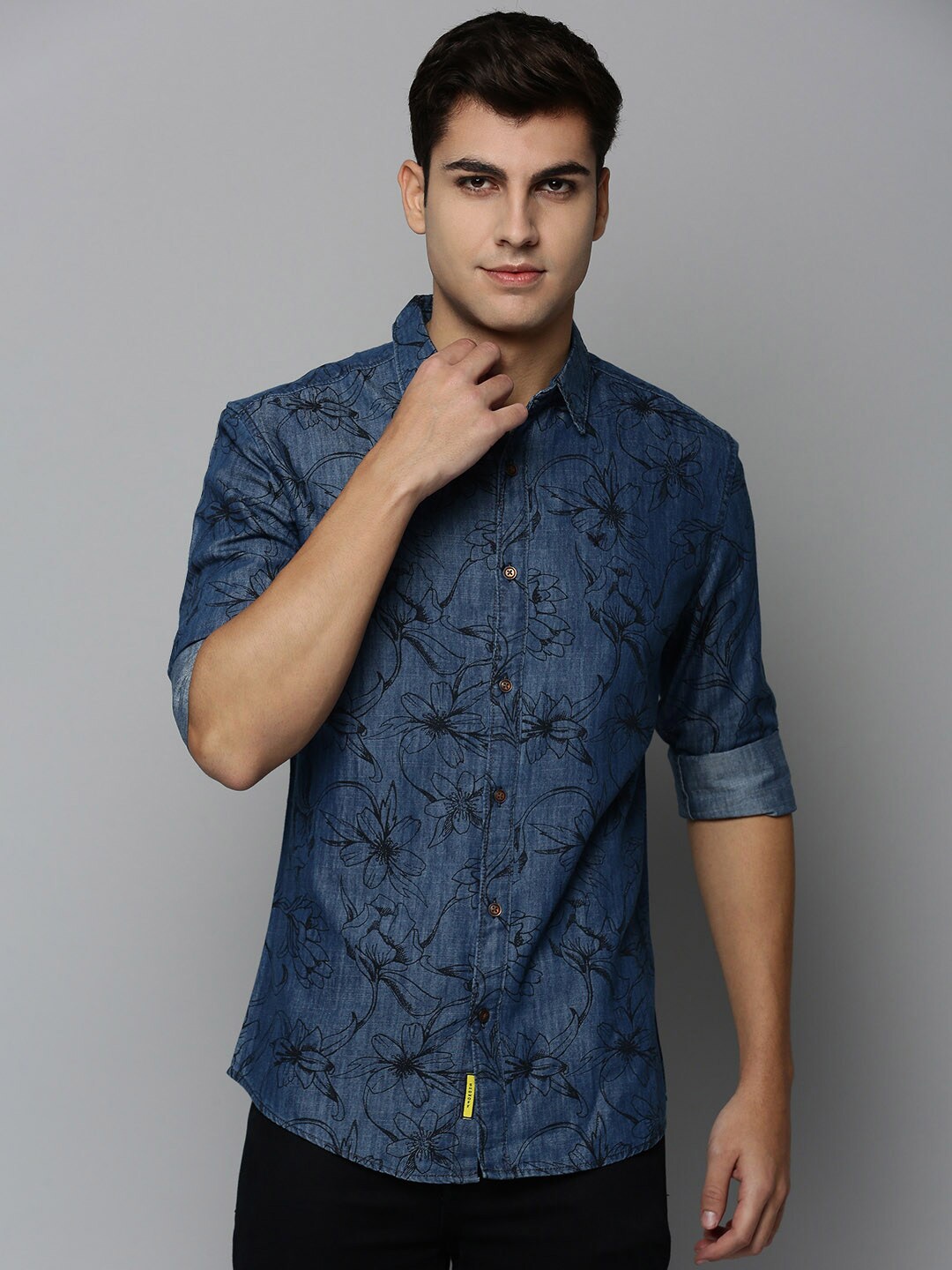 

SHOWOFF Men Comfort Floral Printed Cotton Casual Shirt, Blue