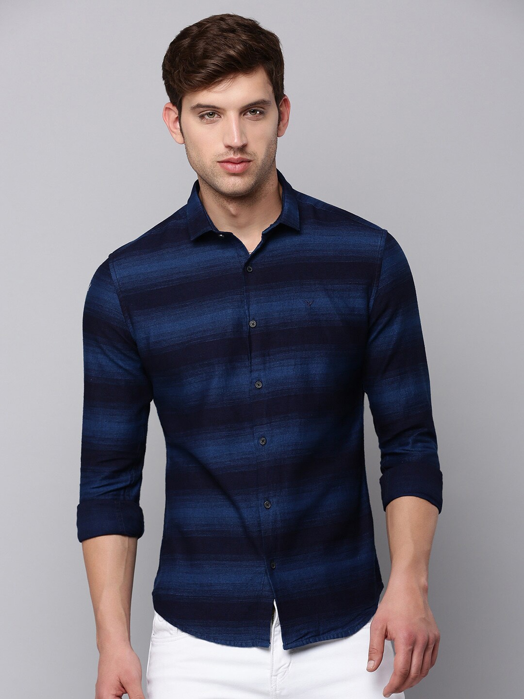 

SHOWOFF Men Striped Spread Collar Casual Cotton Shirt, Navy blue