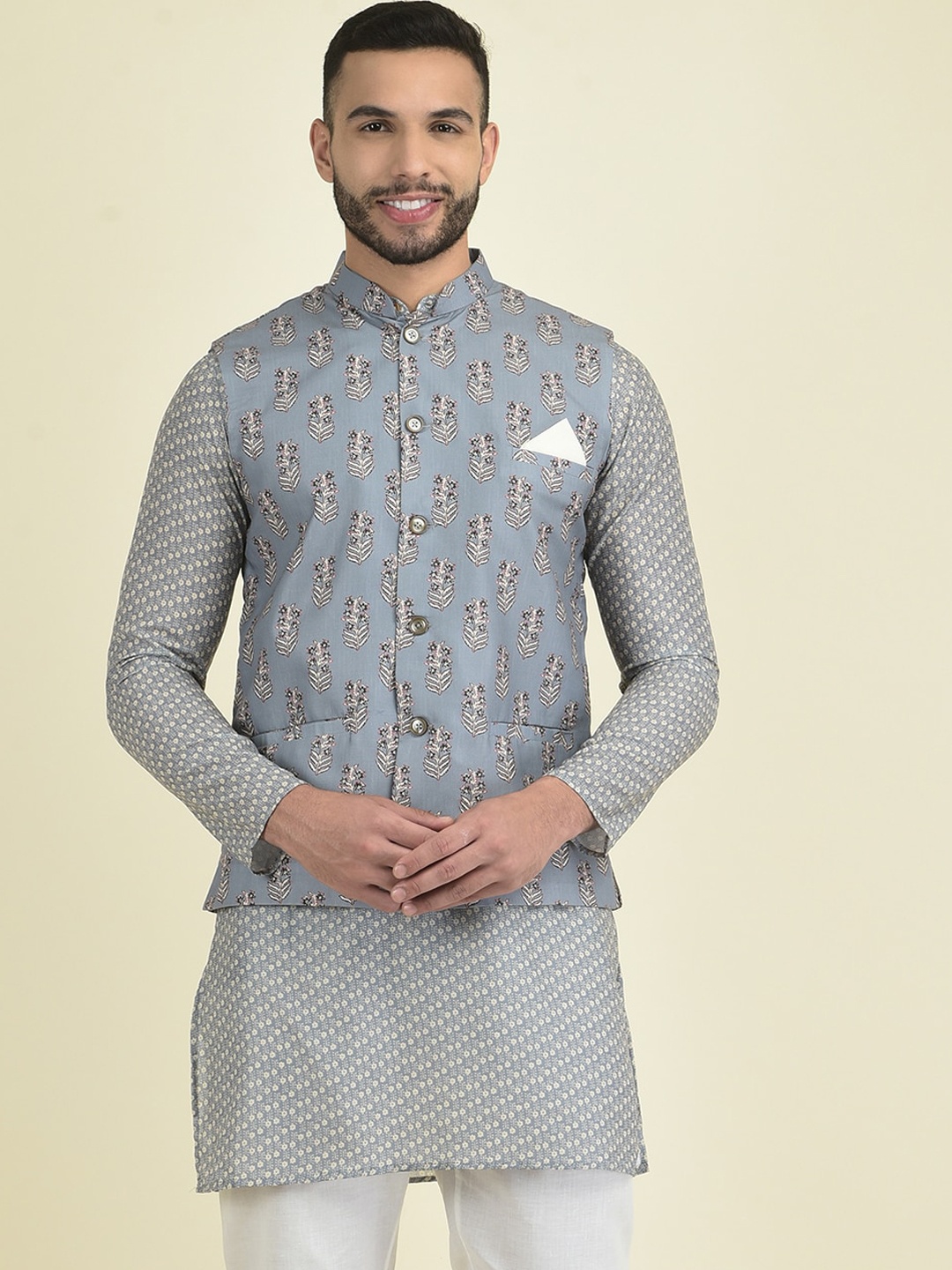 

DEYANN Men Ethnic Motifs Printed Pure Cotton Kurta with Pyjamas, Silver