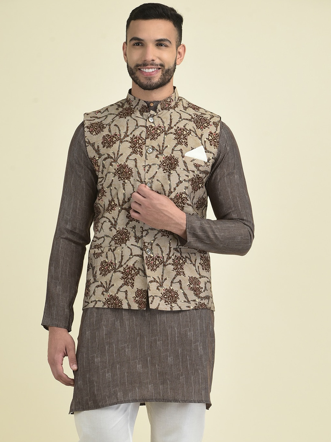 

DEYANN Men Printed Pure Cotton Kurta with Pyjamas, Brown