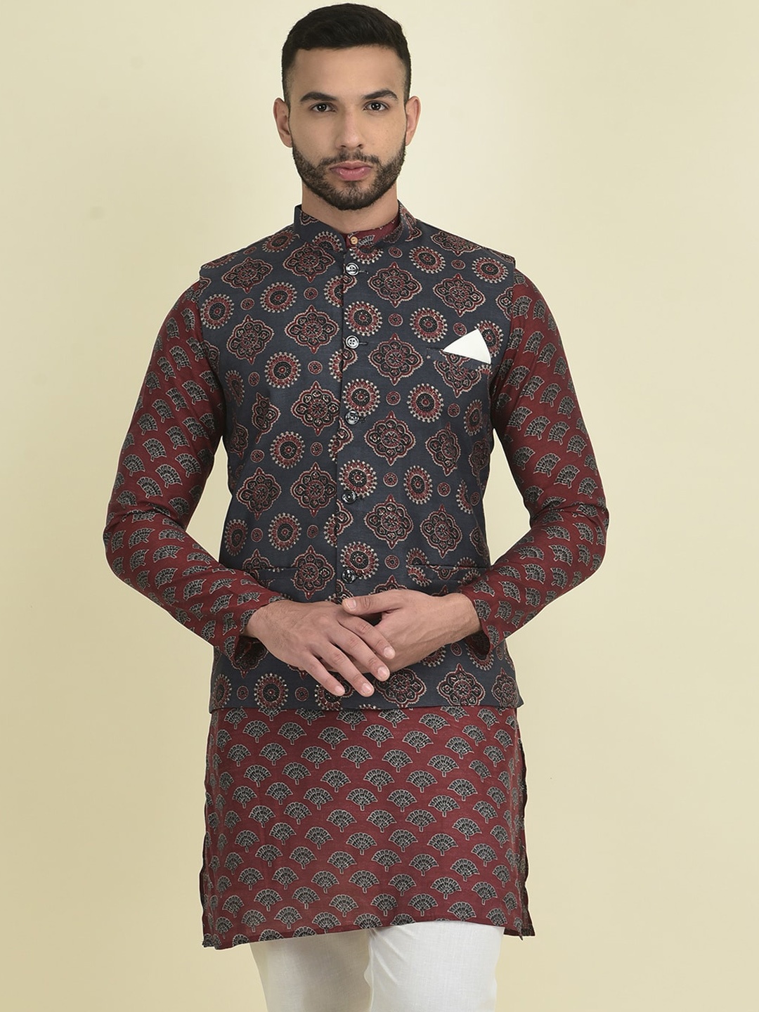 

DEYANN Men Ethnic Motifs Printed Kurta with Pyjamas, Grey