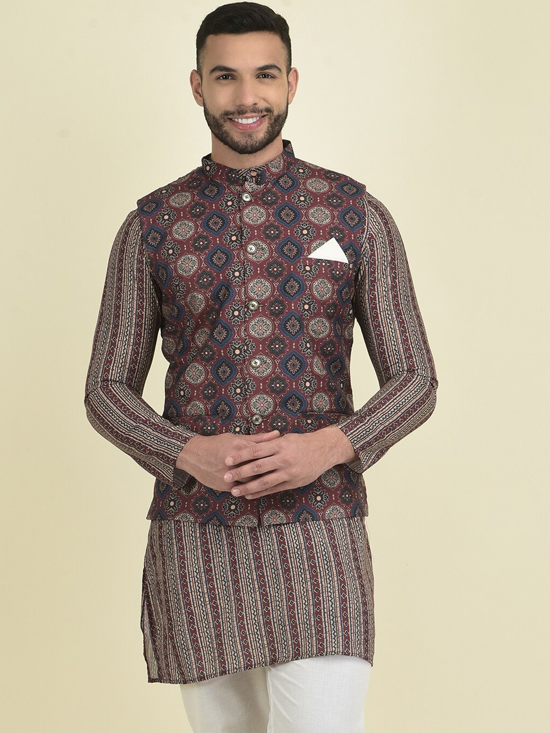 

DEYANN Men Ethnic Motifs Printed Kurta with Pyjamas, Maroon