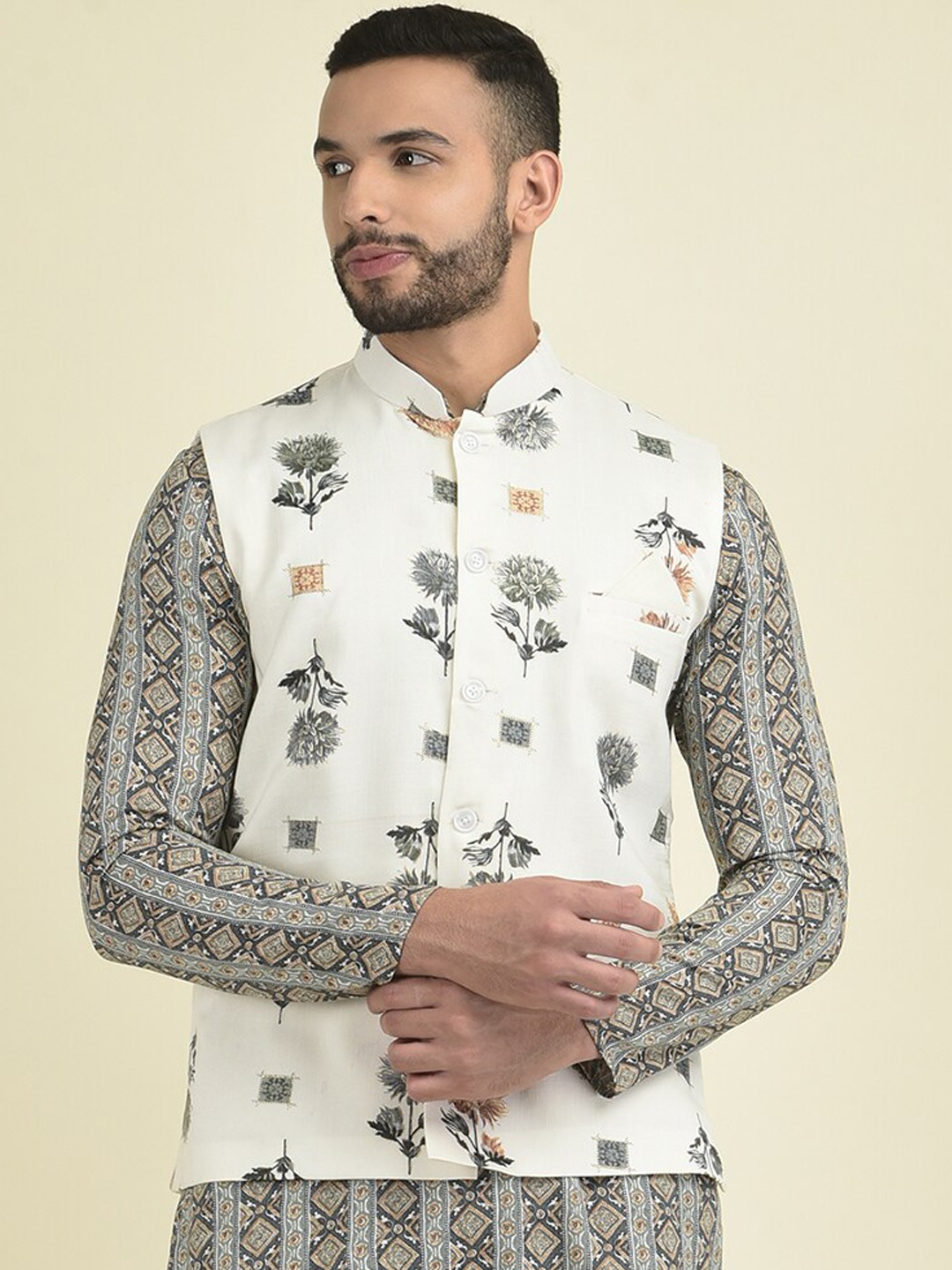 

DEYANN Men Silver-Toned Ethnic Motifs Printed Pure Cotton Kurta with Pyjamas
