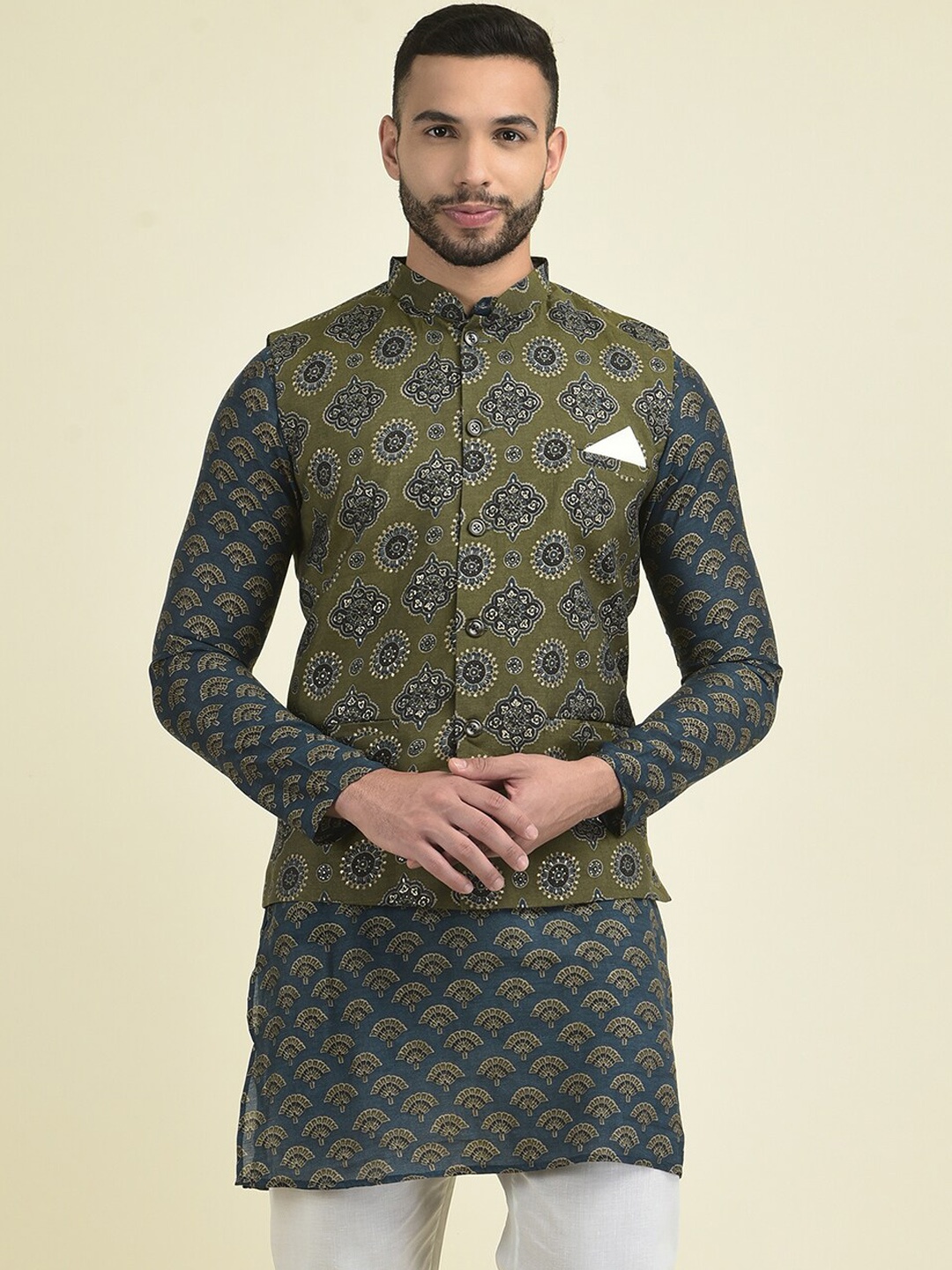 

DEYANN Men Green Ethnic Motifs Printed Pure Cotton Kurta with Pyjamas