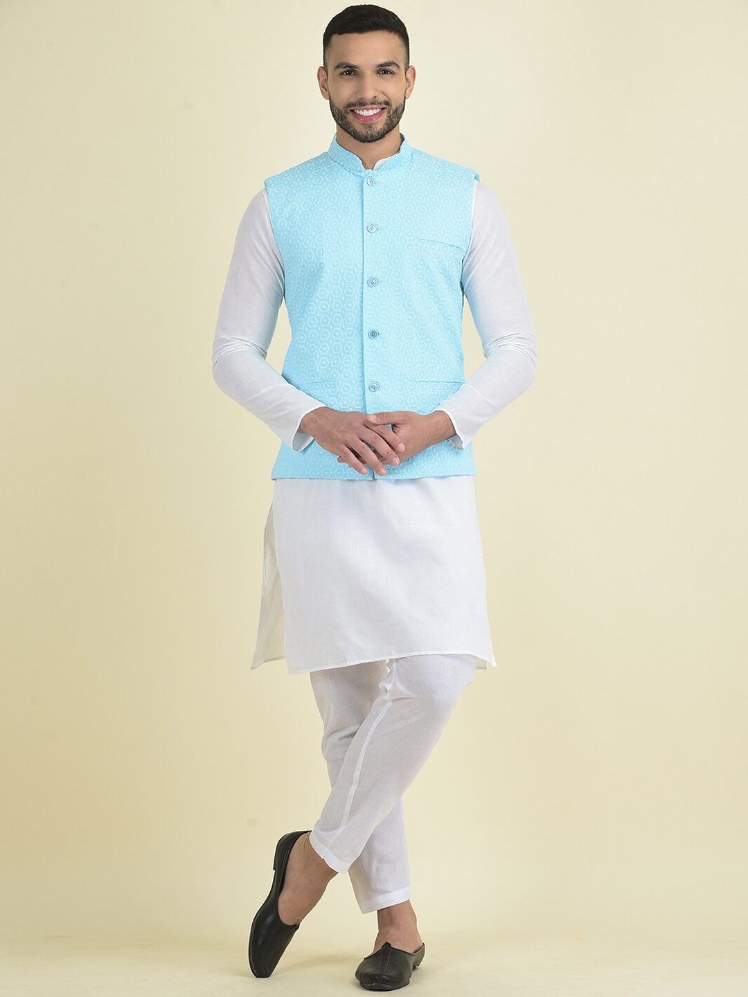 

DEYANN Men Solid Kurta with Pyjamas & Nehru Jacket, White