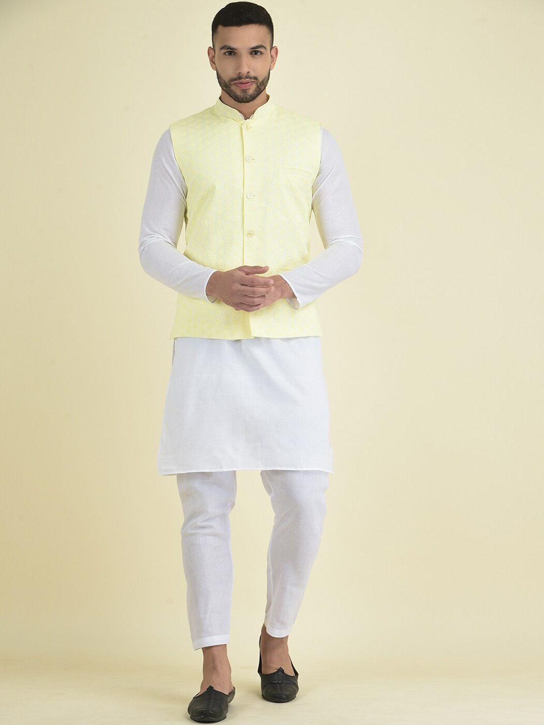 

DEYANN Men Yellow Ethnic Motifs Chikankari Pure Cotton Kurta with Pyjamas