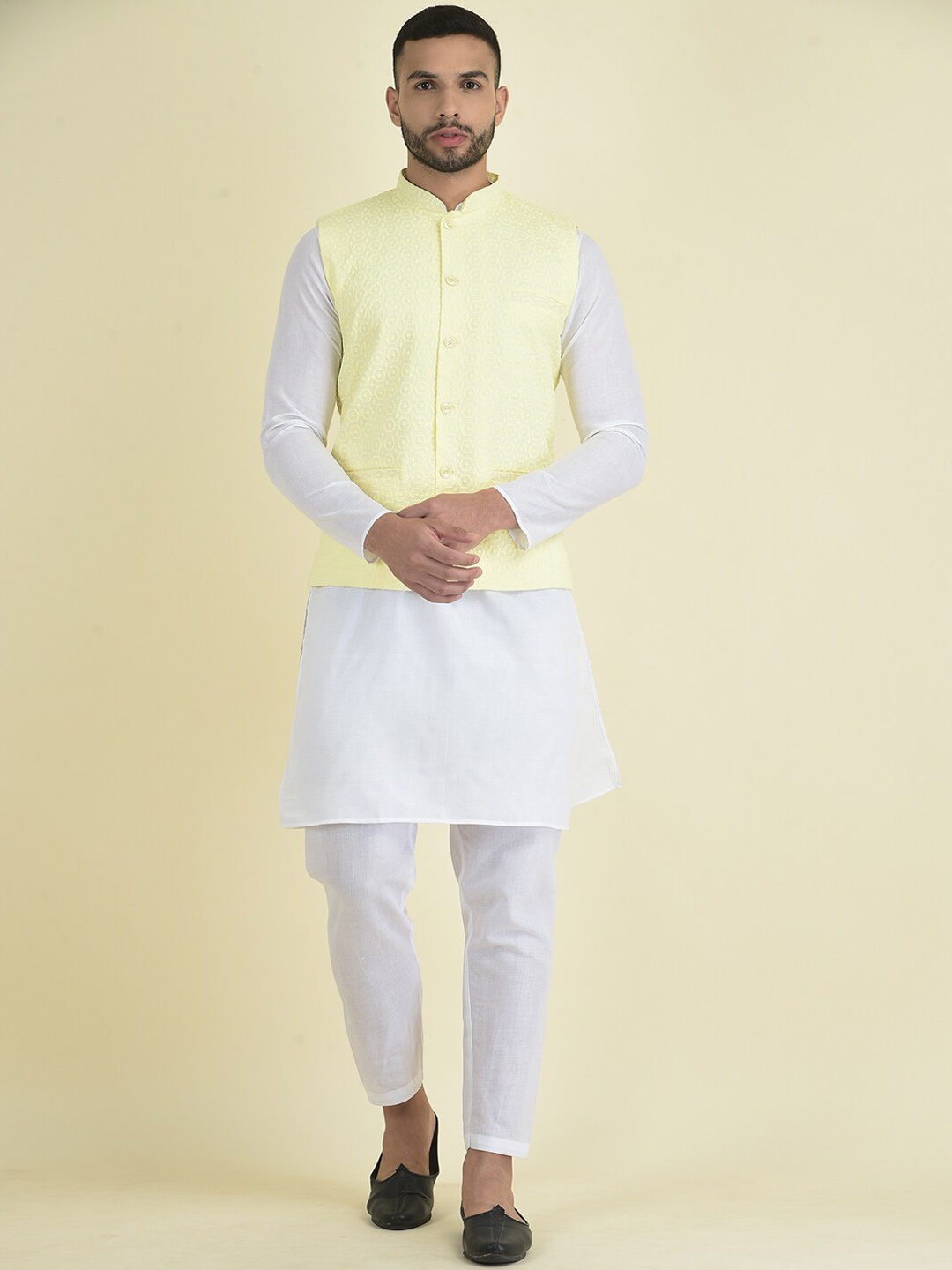 

DEYANN Men Ethnic Motifs Embroidered Pure Cotton Kurta with Pyjamas, Yellow