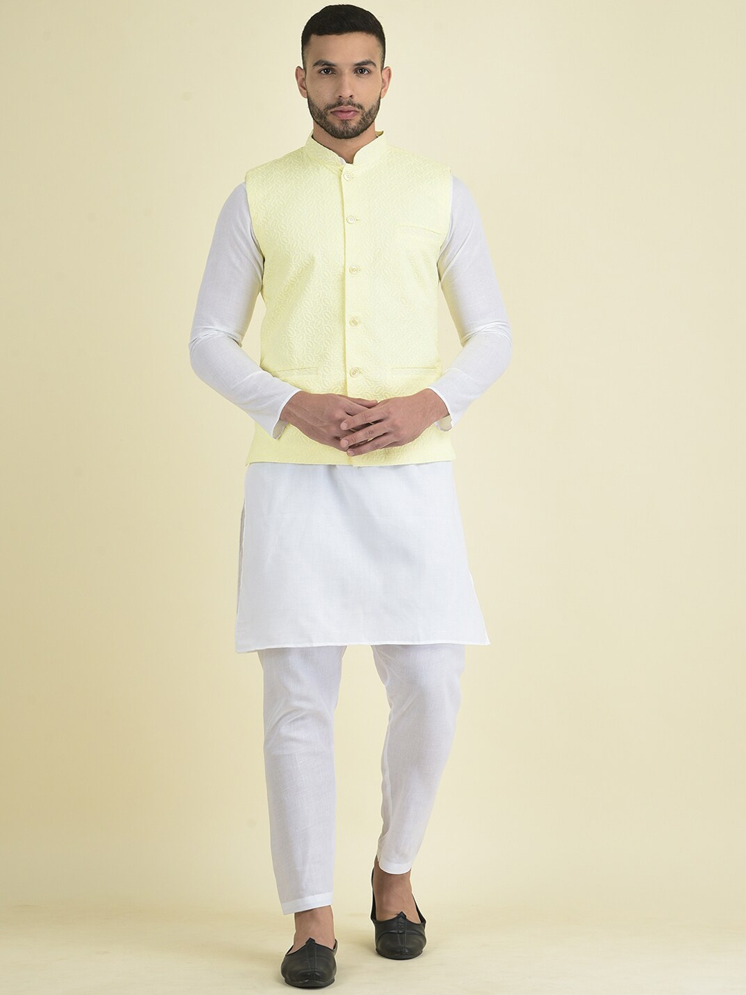 

DEYANN Men Solid Kurta with Pyjamas & Nehru Jacket, White