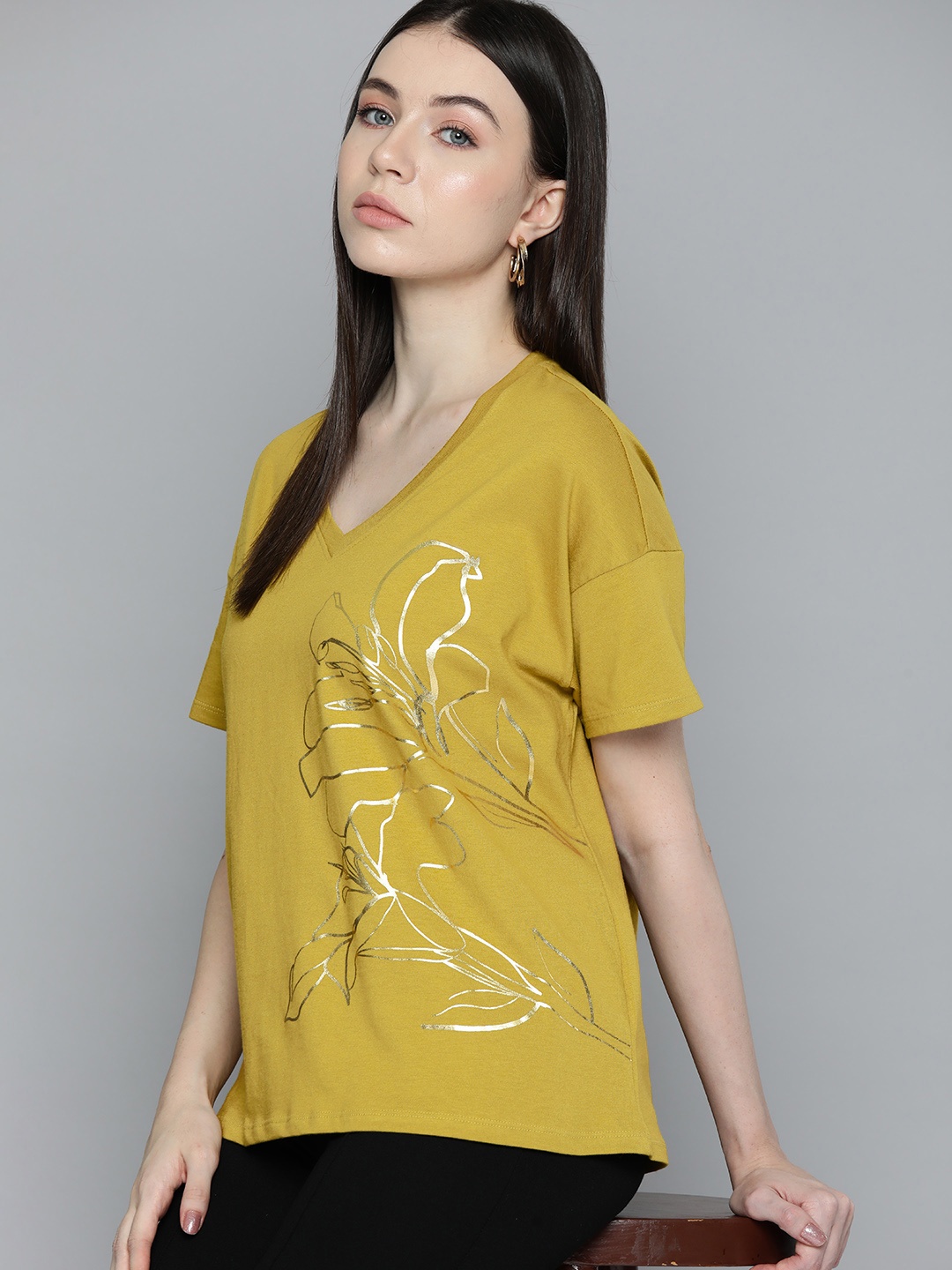 

Chemistry Floral Print V-Neck Drop-Shoulder Sleeves Pure Cotton T-shirt, Olive