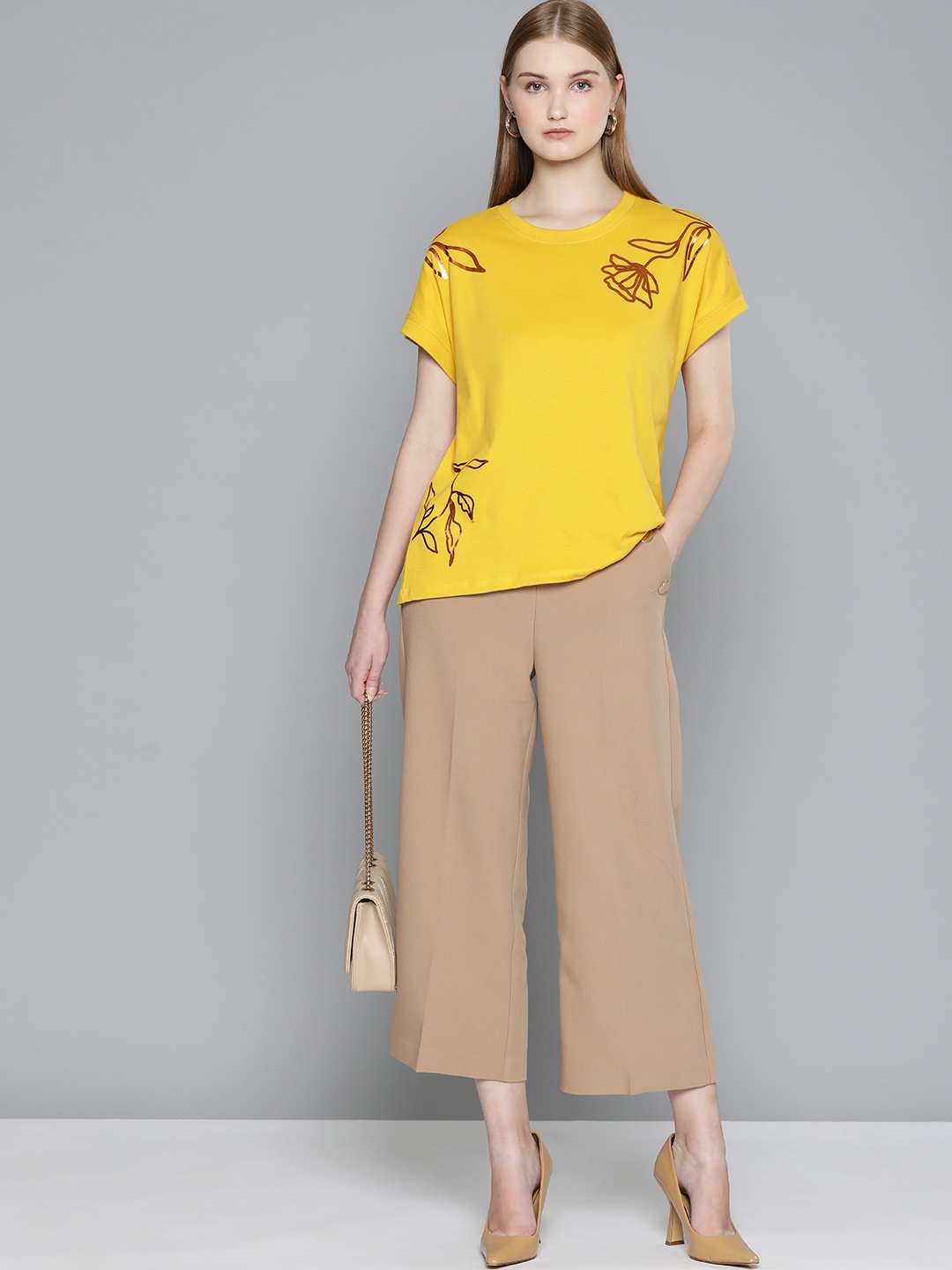 

Chemistry Floral Printed T-shirt, Mustard