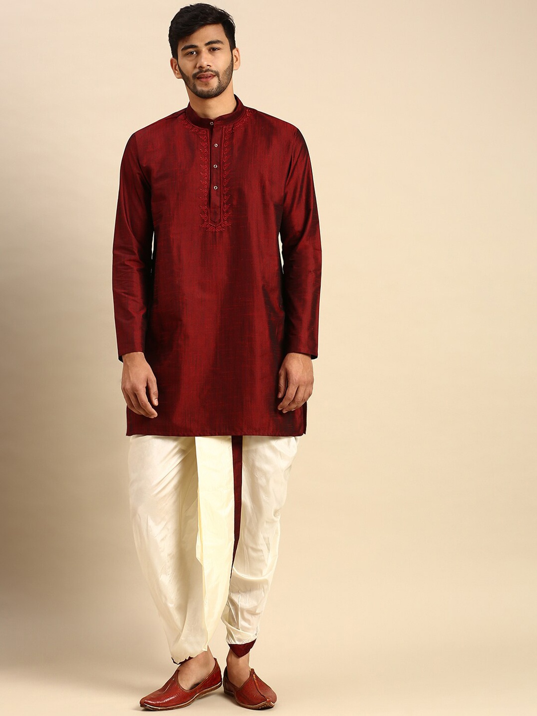 

Ramraj Men Maroon Ethnic Motifs Yoke Design Thread Work Pure Cotton Kurta